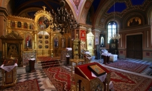 Cerkiew prawosławna pw.  Wszystkich Świętych dekorowane wnętrze